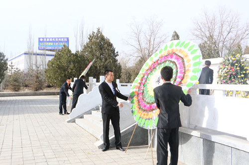 “缅怀革命先烈,争做合格党员”清明节祭扫烈士陵园活动 “缅怀革命先烈,争做合格党员”清明节祭扫烈士陵园活动