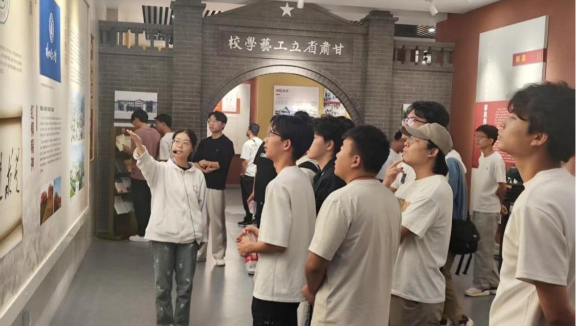 ​公司组织原酒泉校区员工参观校史馆