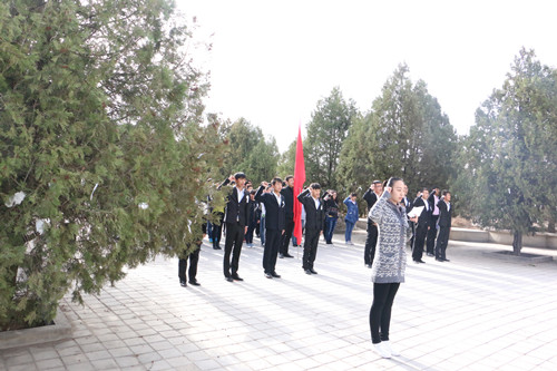 “缅怀革命先烈,争做合格党员”清明节祭扫烈士陵园活动 “缅怀革命先烈,争做合格党员”清明节祭扫烈士陵园活动